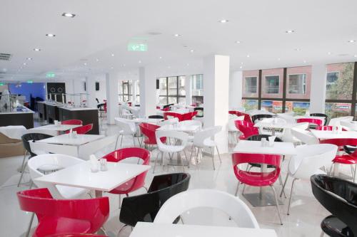 Restaurace v ubytování Breeze Boutique Athens by Prima Hotels