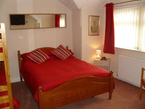 Katil atau katil-katil dalam bilik di Seaforth Guest House - Pleasure Beach