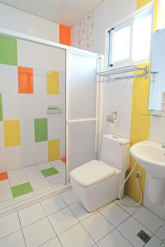 Un baño de Wei Feng Jia Yuan B&B