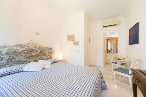 a bedroom with a bed with a blue and white checkered bedspread at B&B Casa Baseggio in Venice