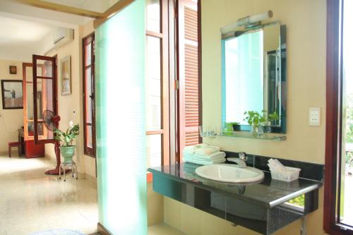 Et badeværelse på Hạ Long Lily Homestay