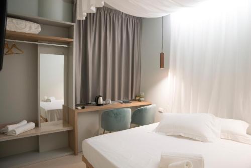 a bedroom with a bed and a desk with a mirror at L'Albero in Porto Empedocle