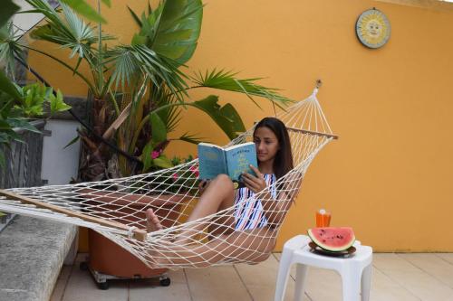 Επισκέπτες που μένουν στο Central villa flatlet with pool - free parking and WiFi