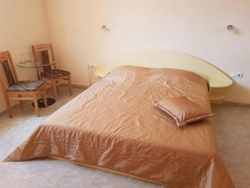 A bed or beds in a room at Hotel Royal