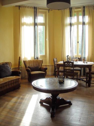 Χώρος καθιστικού στο chateau de Pougy