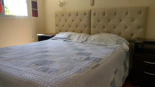 Ένα ή περισσότερα κρεβάτια σε δωμάτιο στο Cabañas El Descanso
