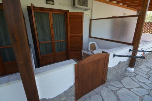 Gallery image of Fantasia Studios and Apartments in Neos Marmaras