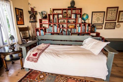 Postel nebo postele na pokoji v ubytování 'Cardamom House', Enchanting Vacation Home 2 min from the Beach, Sleeps 5
