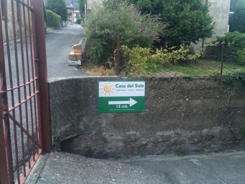 a sign on the side of a gate of a house at casa del sole Ossuccio in Como