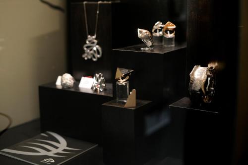 a group of different items on display in a room at Atelier Inès Arts & Suites in Naples