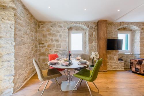 Apartment Petra in 400 year old stone house
