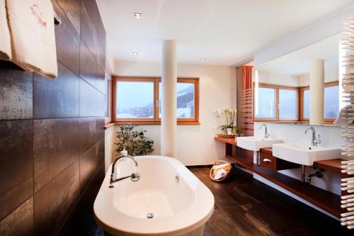 Ванная комната в Sport-Wellnesshotel Bichlhof