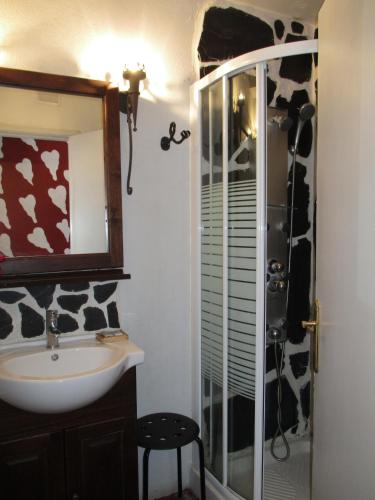 a bathroom with a sink and a shower at A Casa da Fonte in Muros