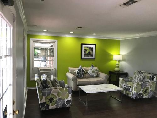 The Hometown Inn – Photos 2