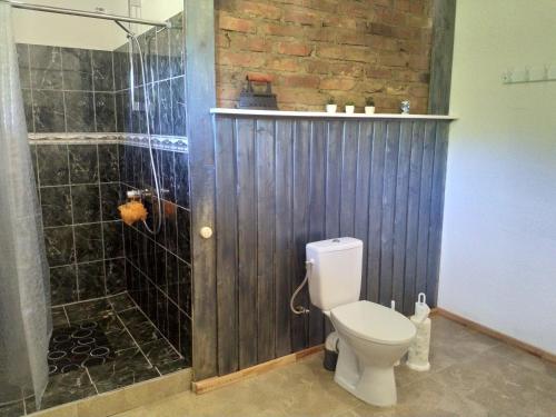 Ein Badezimmer in der Unterkunft Jaunie Pātari