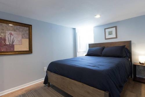 a bedroom with a bed with a blue bedspread at Luxury 2 bedroom apartment w/ free parking in Washington