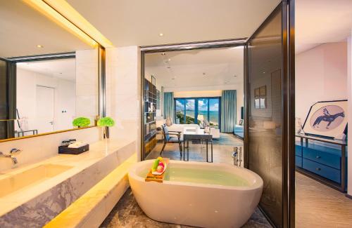 Φωτογραφία από το άλμπουμ του Sanya Rock Platinum Sea View Hotel στη Σανυά