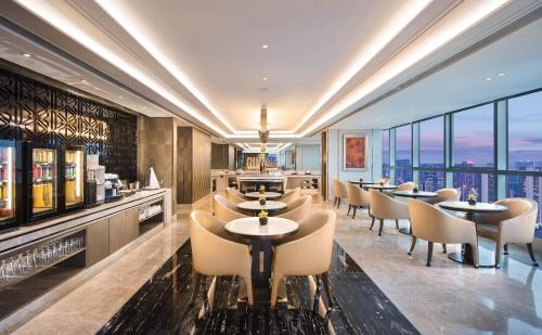 a dining room with a dining room table and chairs at Hilton Chengdu in Chengdu