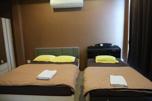Postel nebo postele na pokoji v ubytování Ratchanee Place