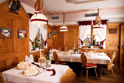 Gallery image of Small Hotel Sonne in Tirolo