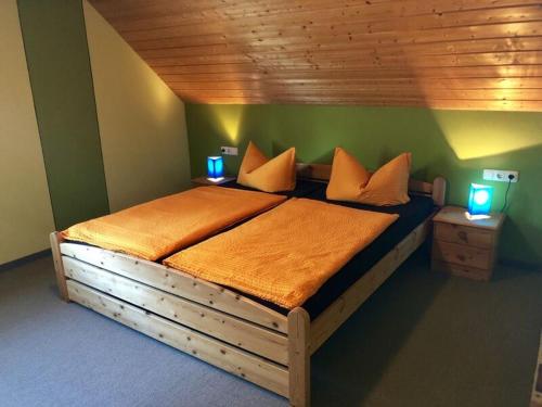 Una cama o camas en una habitación de Ferienwohnung in Linden