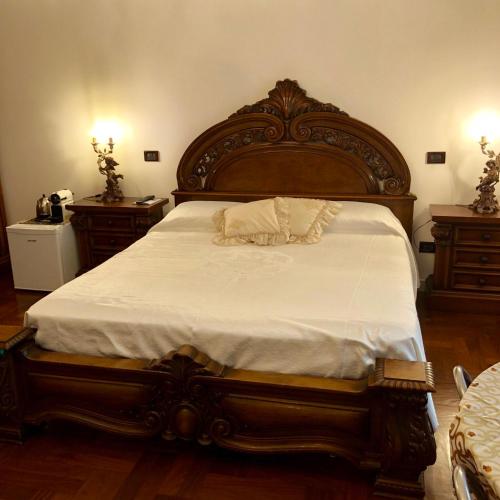 Una cama o camas en una habitación de B&B Family First