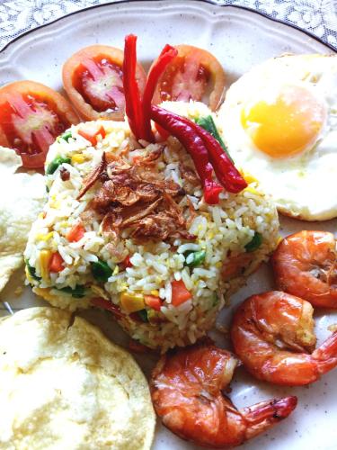 インの敷地内または近くでの食事または食べ物