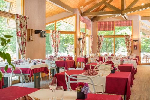 Εστιατόριο ή άλλο μέρος για φαγητό στο Le Bois Dormant-Hôtel Restaurant & Spa Logis Hôtel