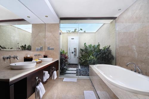Ett badrum på Mahagiri Villas & Spa Dreamland
