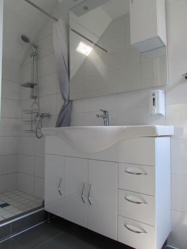 Φωτογραφία από το άλμπουμ του Sunset1, free private parking, pets welcome σε Privlaka