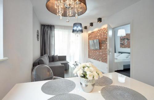 Posedenie v ubytovaní Funkcjonalne i Komfortowe Apartamenty Sun Seasons 24 w Kołobrzegu by Noclegi Renters
