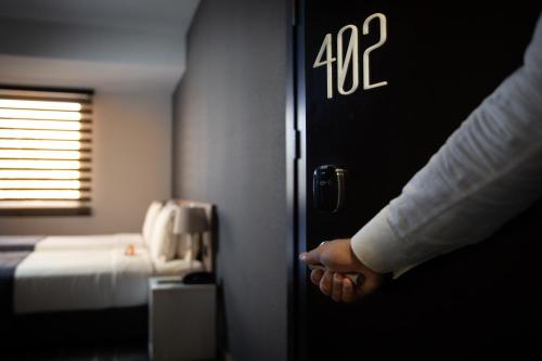  Nova Hotel Yerevan -  Room  picture :    Tea/Coffee maker    Minibar    Shower                            