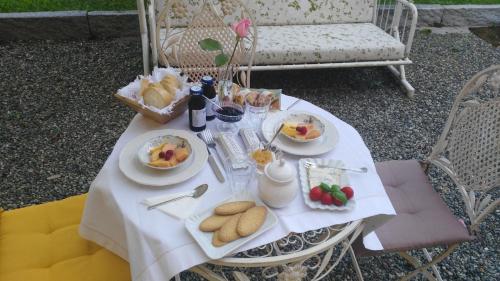 Jedlo v ubytovaní bed & breakfast alebo blízkom okolí