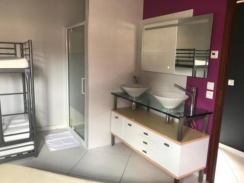 a bathroom with two sinks and a mirror at villa patio 150M² in Andernos-les-Bains