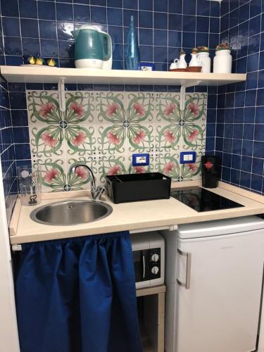 A kitchen or kitchenette at Casa Carraturo