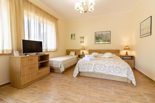 Llit o llits en una habitació de Vila Estate