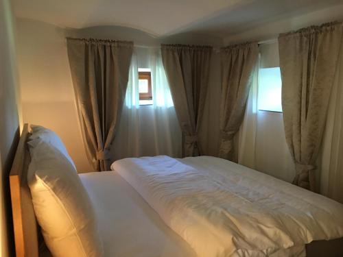 A bed or beds in a room at Naturresidenz Kropfitsch