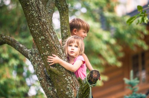a little girl and boy standing in a tree at Gorce Oasis in Szlembark