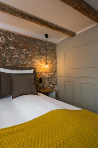 En eller flere senge i et værelse på Square Rooms 20