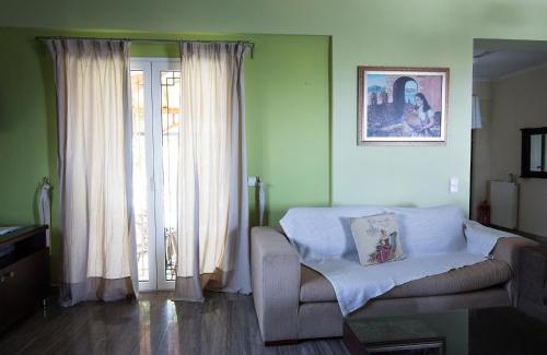 Ruang duduk di Chara's Private Villa with Swimming Pool & jacuzzi