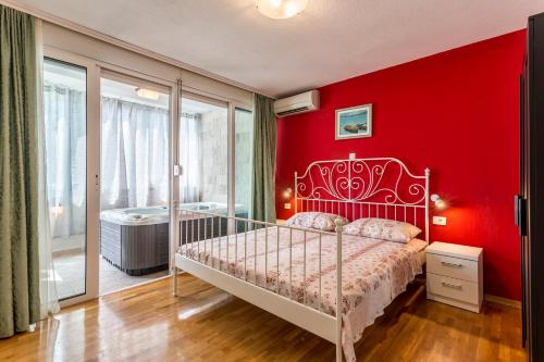 Photo de la galerie de l'établissement Apartment Antonija with jacuzzi, à Split