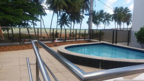 Lindo Apartamento à Beira Mar tesisinde veya buraya yakın yüzme havuzu
