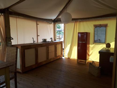 Virtuvė arba virtuvėlė apgyvendinimo įstaigoje Camping Paradiso