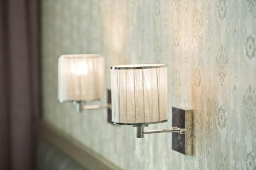 two lights on a wall in a room at Hotel River Kinmen in Jincheng