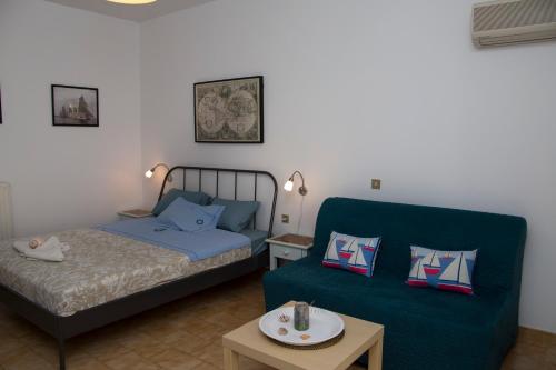 Кровать или кровати в номере Anemos
