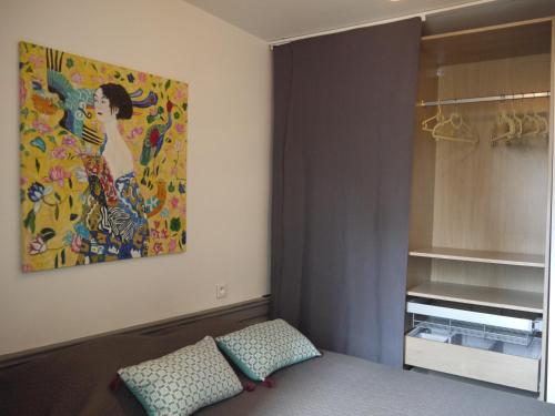a bedroom with a painting on the wall and a couch at Albert 1er in La Rochelle