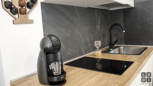 a coffee maker on a counter next to a sink at Ludi Studios in Pompei
