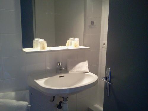 Hotel Restaurant Le Phare tesisinde bir banyo