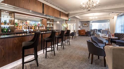 Lounge nebo bar v ubytování The Royal & Fortescue Hotel