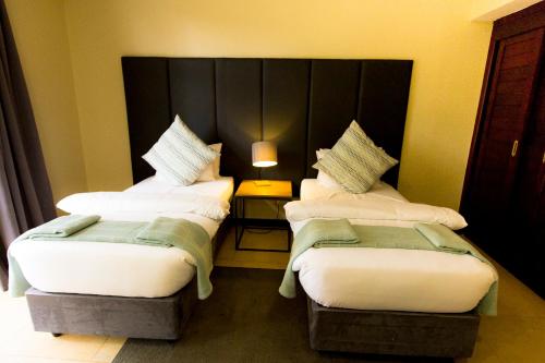 Postel nebo postele na pokoji v ubytování Kilimanjaro Wonders Hotel